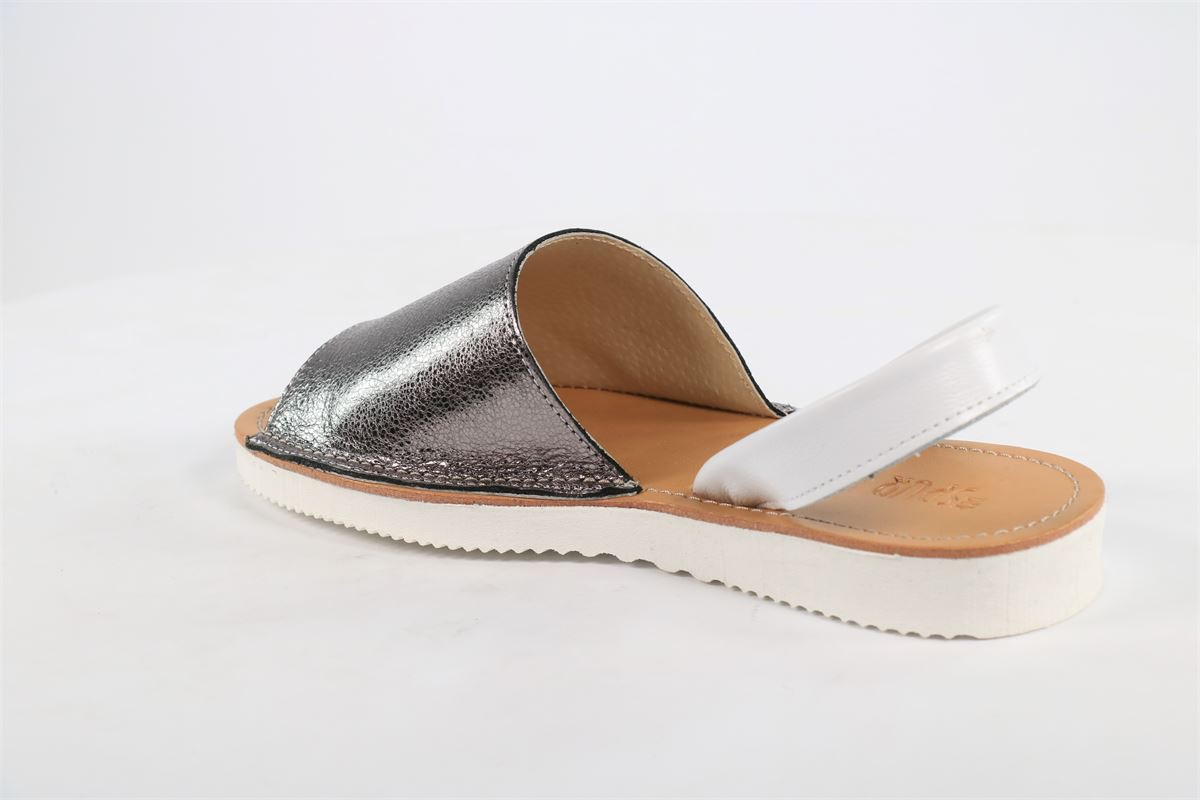 Босоножки и сандалии SPUR 50097814