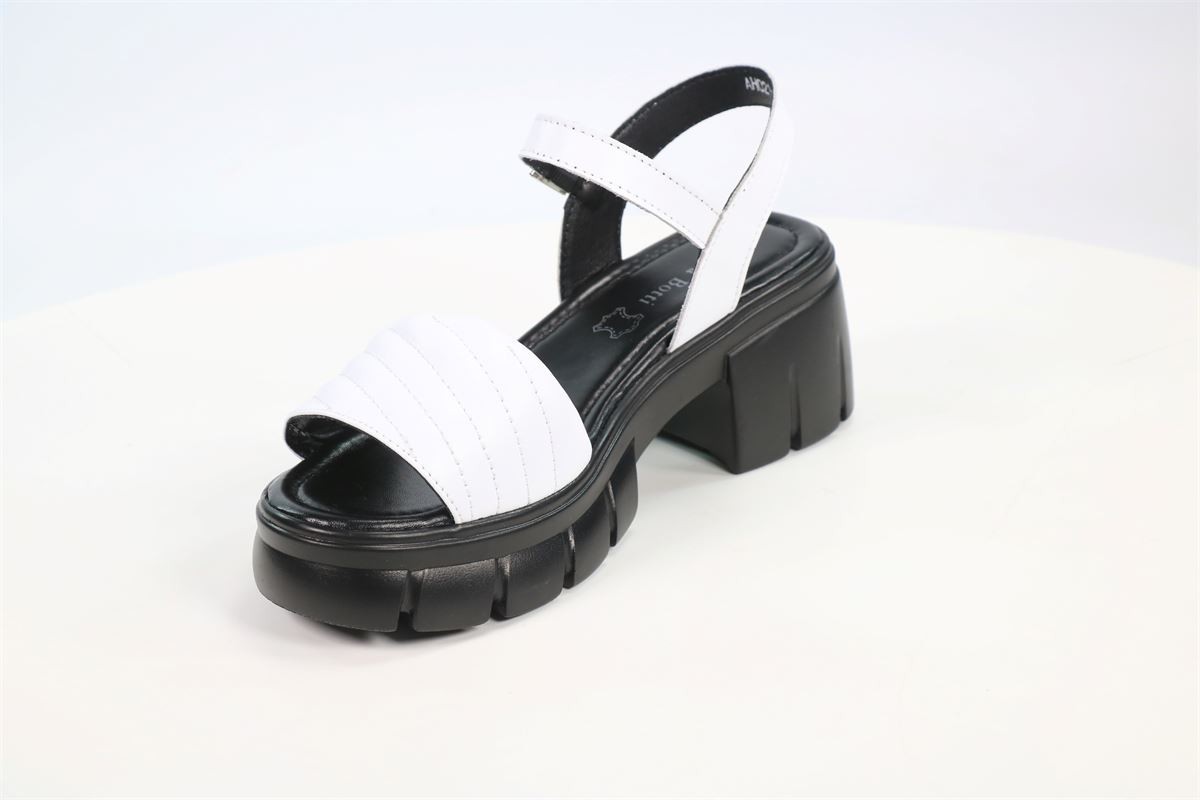 Босоножки и сандалии Andrea Botti 50101816