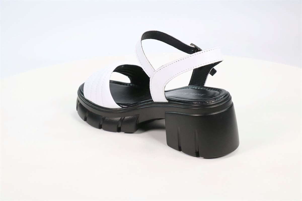 Босоножки и сандалии Andrea Botti 50101816