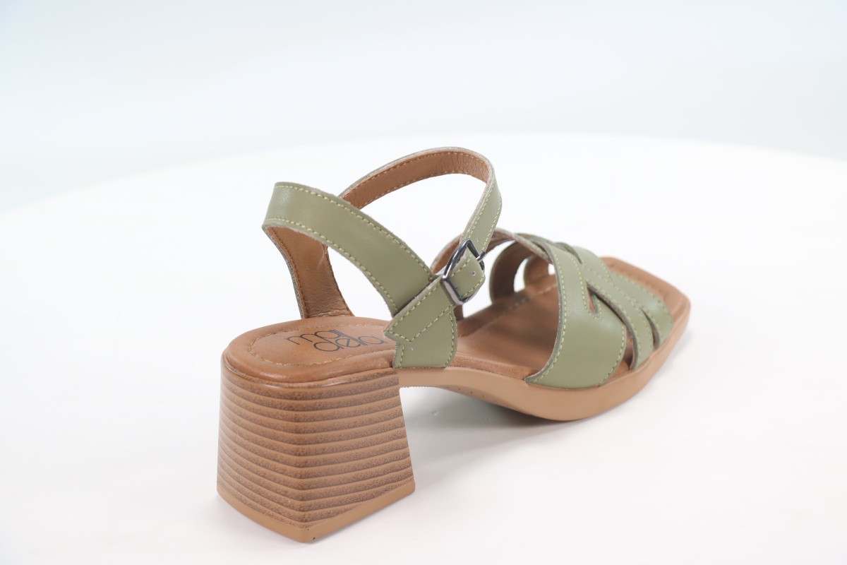 Босоножки и сандалии Madella 50108095