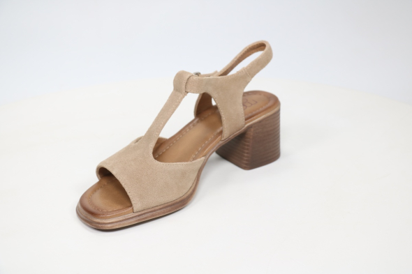 Босоножки и сандалии Madella 50115857