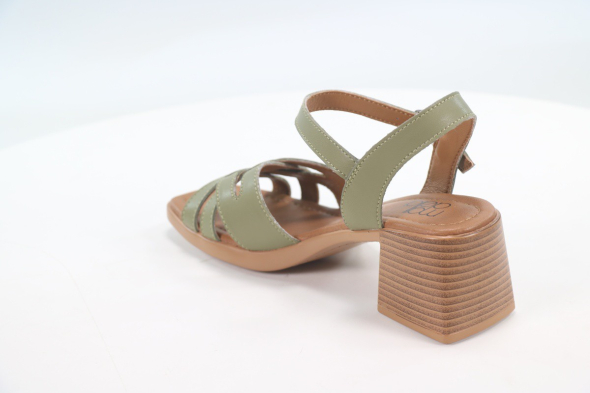 Босоножки и сандалии Madella 50108095