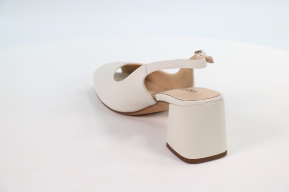 Босоножки и сандалии Andrea Botti 50113635